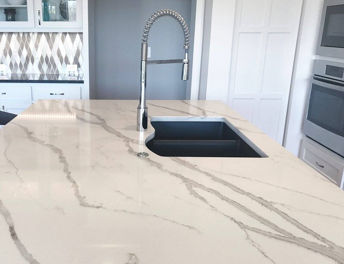 Modern Kitchen quartz countertop EuroSelect Stone